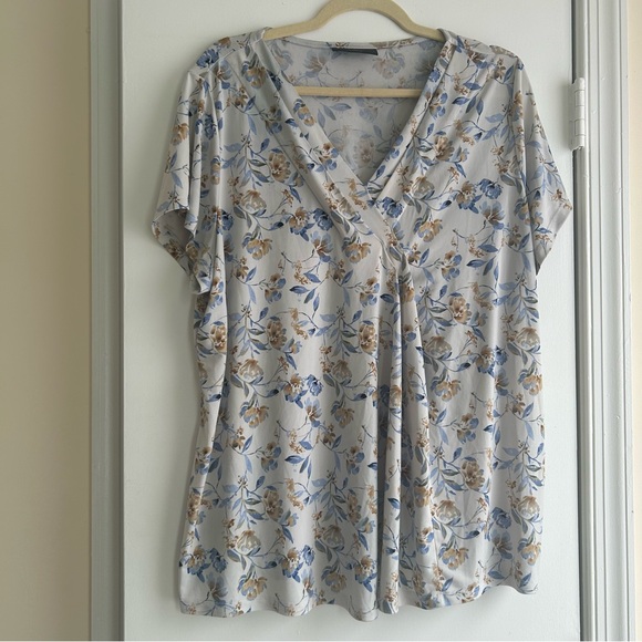 Lane Bryant Women’s V Neck Plus Size 18/20 Floral Blouse Flowy Casual Comfy - Picture 1 of 4